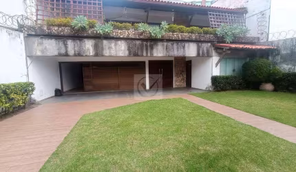 Oportunidade Única na Antiga Beira Mar: Casa Ampla e Sofisticada para Morar ou Empreender!