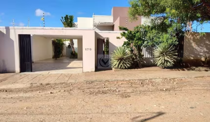 Venda - Casa com 3 quartos sendo 2 suítes