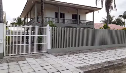 Casa com 4 quartos à venda na Rua Noruega, Praia de Leste, Pontal do Paraná, 357 m2 por R$ 1.500.000