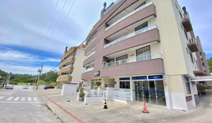 APARTAMENTO À VENDA EM BOMBAS