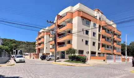 COBERTURA MOBILIADA EM BOMBAS