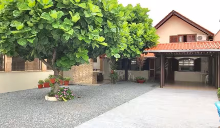 CASA ACONCHEGANTE PRÓXIMO AO MAR