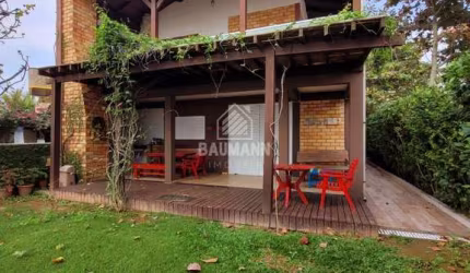 LINDA CASA FRENTE MAR NA PRAIA DE BOMBAS