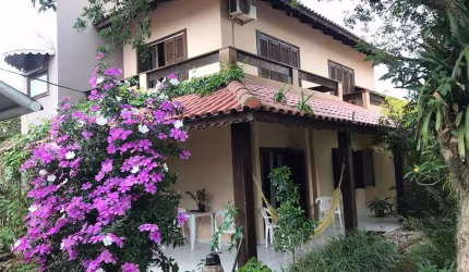 CASA MOBILIADA PROXIMO A PRAIA DE PORTO BELO
