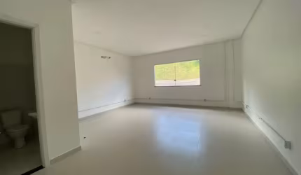 Alugo Galpao com 1,200 m2 com 5mil m2 de area no Turismo