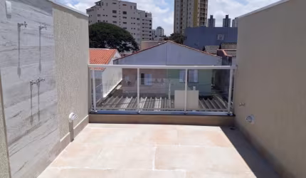 CASA COM 3 SUÍTES, 3 WCS, 2 VAGAS DE GARAGEM!