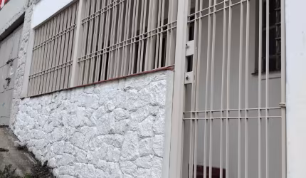 Charmosa Casa de 2 Quartos na Vila Dom Pedro I, São Paulo - Próxima a Parques e Metrô
