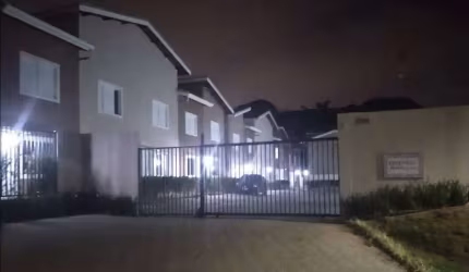 Casa em condomínio em Cotia divisa com Itapevi