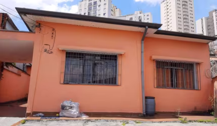 Casa ampla com quintal e Edícula - à venda