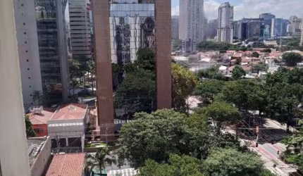 Conjunto Comercial Mobiliado na Berrini Locação ou Venda