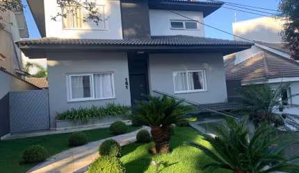 Casa a venda em condomínio de luxo em Arujazinho V