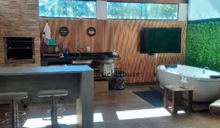 Casa com 2 dormitórios à venda, 100 m² por R$ 750.000,00 - Taboão - São Roque/SP