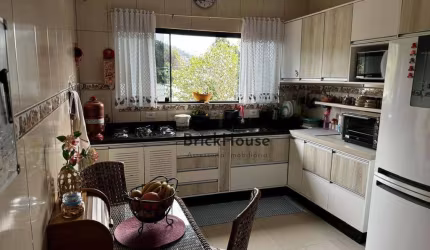Casa com 3 dormitórios à venda por R$ 590.000 - Jardim Carambeí - São Roque/SP
