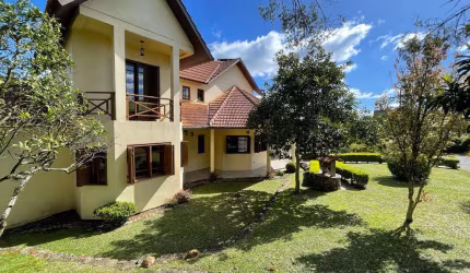 Casa 05 Dorm. à venda no Bairro Quinta da Serra com 480 m² de área privativa - 3 vagas de garagem