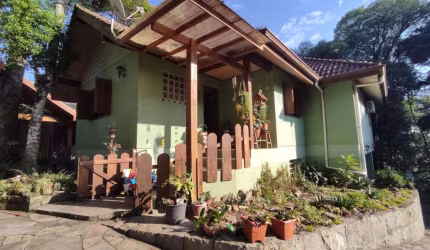 Casa 05 Dorm. à venda no Bairro Palace Hotel com 200 m² de área privativa - 3 vagas de garagem