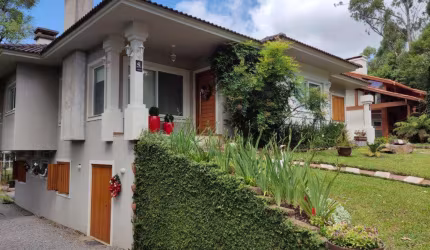 Casa 07 Dorm. à venda no Bairro Planalto com 320 m² de área privativa - 5 vagas de garagem