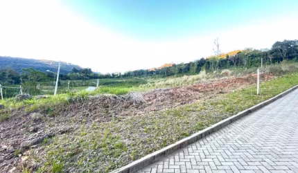 Terreno à venda no Bairro Várzea Grande com 484 m² de área privativa