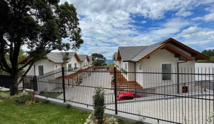 Casa 02 Dorm. à venda no Bairro Várzea Grande com 79 m² de área privativa - 1 vaga de garagem