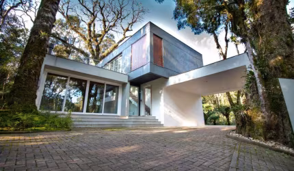 Casa 04 Dorm. à venda no Bairro O Bosque com 345 m² de área privativa - 2 vagas de garagem
