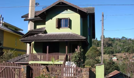 Casa 06 Dorm. à venda no Bairro Piratini com 289 m² de área privativa - 3 vagas de garagem