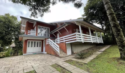 Casa 04 Dorm. à venda no Bairro Ipê Amarelo com 192 m² de área privativa - 2 vagas de garagem