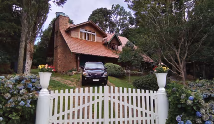 Casa 03 Dorm. à venda no Bairro Villagio - 2 vagas de garagem