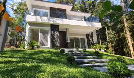 Casa 03 Dorm. à venda no Bairro Caracol com 337 m² de área privativa - 2 vagas de garagem
