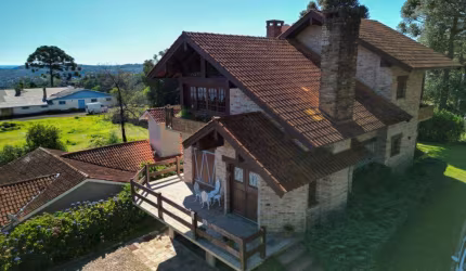 Casa 04 Dorm. à venda no Bairro Tirol com 275 m² de área privativa - 3 vagas de garagem