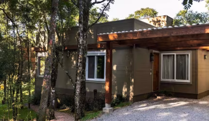 Casa 06 Dorm. à venda no Bairro Vila Nova de Gaia com 350 m² de área privativa - 2 vagas de garagem