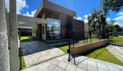 Casa 03 Dorm. à venda no Bairro Carniel com 184 m² de área privativa - 2 vagas de garagem