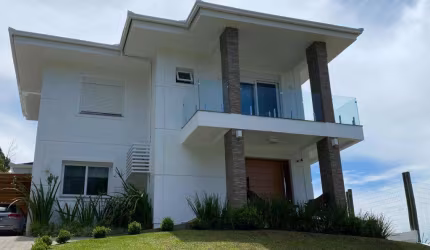 Casa 03 Dorm. à venda no Bairro Vale das Colinas com 288 m² de área privativa - 2 vagas de garagem