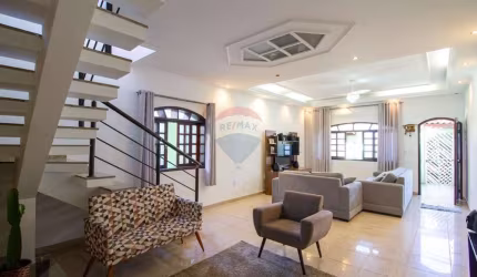AMPLO SOBRADO RESIDENCIAL NO GOPOUVA
