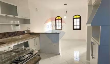 Sobrado espaçoso com 3 dormitórios e 4 vagas de garagem no Jardim Pinhal