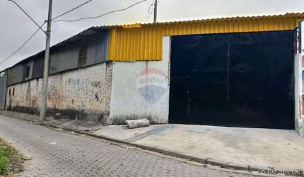 'Galpão Comercial Ideal: Proximidade e Praticidade'
