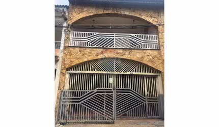 Alugue Seu Sobrado dos Sonhos em Guarulhos! 4 quartos com 2 suítes com banheira no Santa Emilia