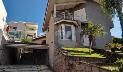 Luxo e Conforto: Casa no Condomínio Hills III
