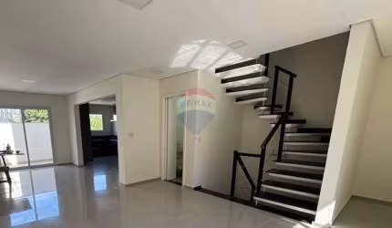 Sobrado à venda 245m² em Condomínio Fechado no Parque Renato Maia - 03 Dormitórios | 04 vagas - R$ 1.300.000,00