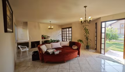 Oportunidade de casa com ótimo terreno no Pilarzinho