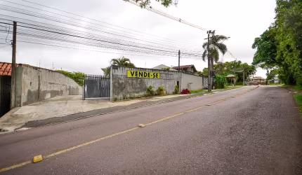 Casa com terreno  e galpão a venda no Santa Candida