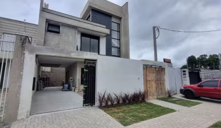 Excelente oportunidade no Hauer Sobrado com 3 quartos 1 suíte