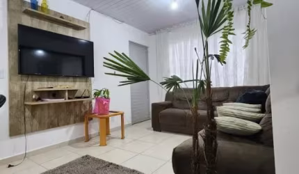 Casa a venda com 2 quartos em condomínio Santa Candida