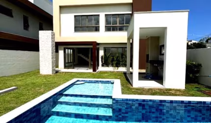 Excelente Casa à Venda em Villas do Atlântico, Lauro de Freitas-BA: 4 Quartos, 4 Suítes, 2 Salas, 5 Banheiros, 4 Vagas - Condomínio Villa Marine!