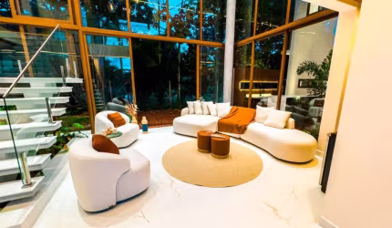 Imóvel de Luxo na Praia do Forte: Casa com 5 suítes, 2 salas, piscina e 670m² de área! Venha conferir!