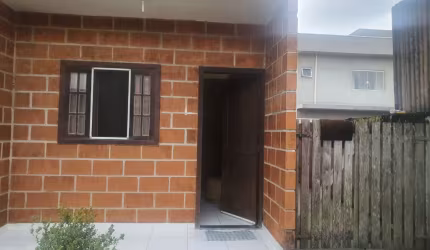 Sobrado de 83m² em condomínio com 2 dormitórios no Pontal Santamarina em Caraguatatuba