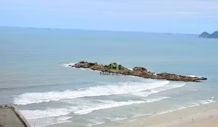 Apartamento à venda no Guarujá, na praia das pitangueiras, 180 metros de área útil, 02 vagas de garagem e lazer.