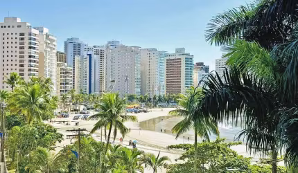 Apartamento Frente ao Mar na Praia das Astúrias com 2 Vagas e Lazer