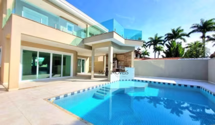 Casa NOVA com 4 suítes em condomínio fechado na praia de Pernambuco no Guarujá!