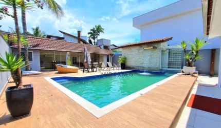 Casa com 3 dormitórios à venda, 230 m² por R$ 1.800.000,00 - Praia do Pernambuco - Guarujá/SP