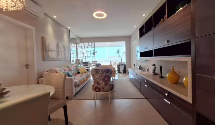 Apartamento alto padrão, Praia da Enseada, três suítes