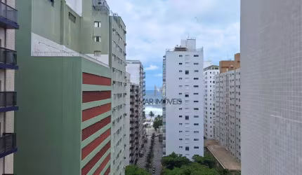 Apartamento na Praia de Pitangueiras, 03 dormitórios, duas vagas, 200,00 metros da praia